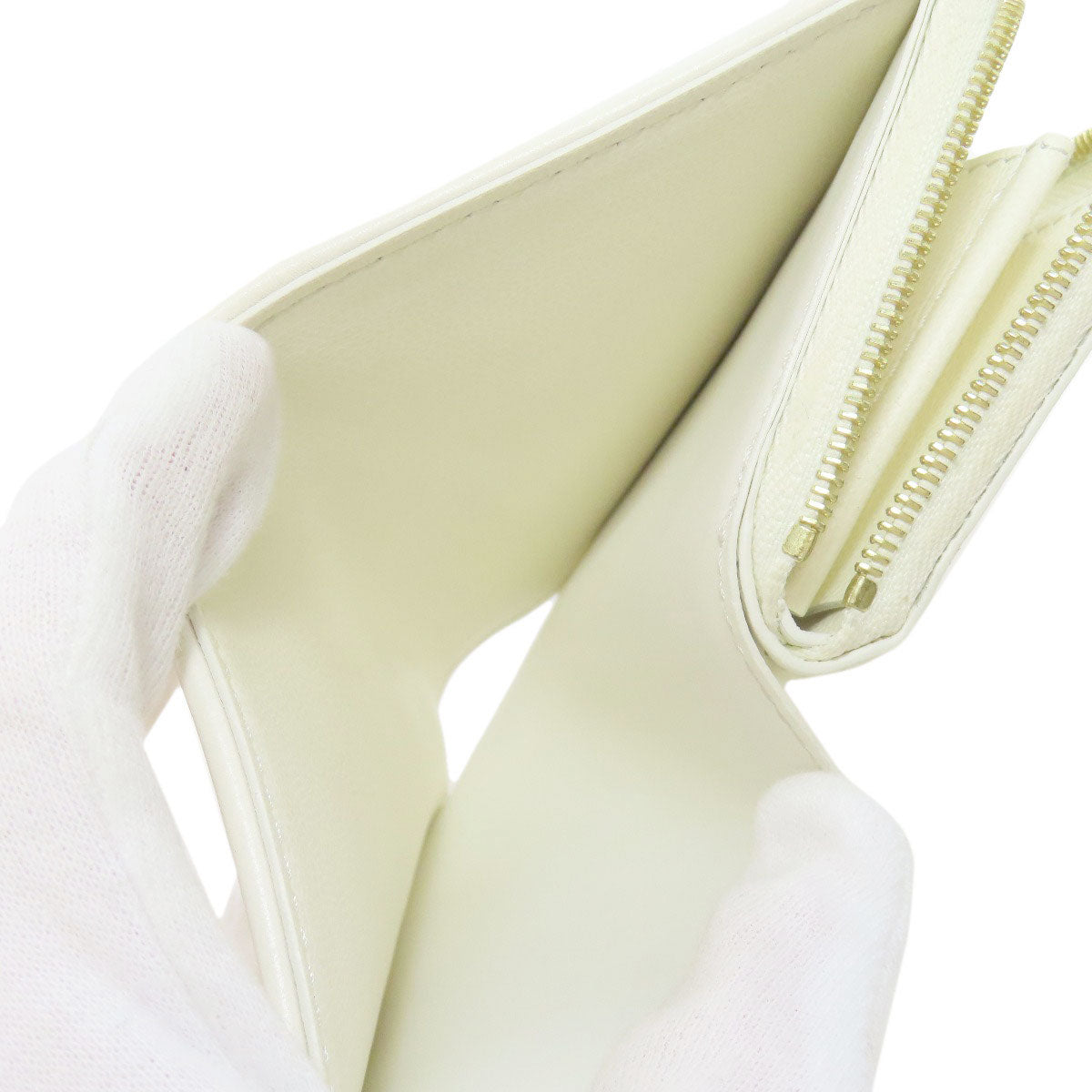 Louis Vuitton Bifold Wallet M11909 Calfskin White Portefeuilleeloup Monogram Flower Women