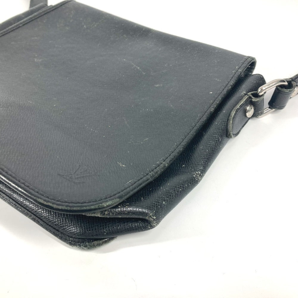 Louis Vuitton Shoulder Bag M32482 Taiga Leather Black Taiga Andrei