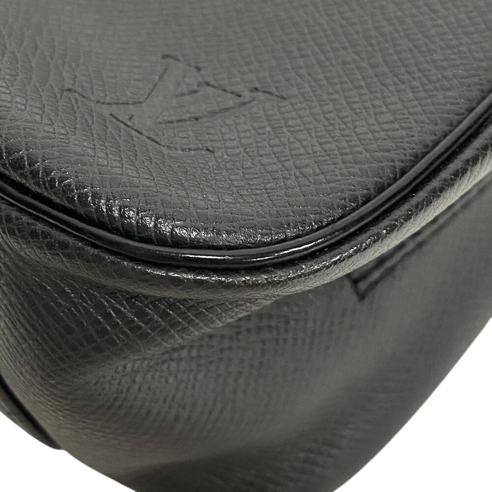 Louis Vuitton Business Bag M30212 Leather Black Taiga Truth Cracking Tat Gm