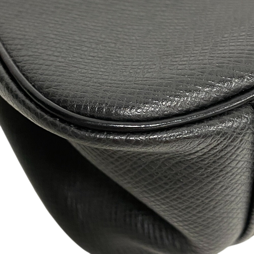 Louis Vuitton Business Bag M30212 Leather Black Taiga Truth Cracking Tat Gm