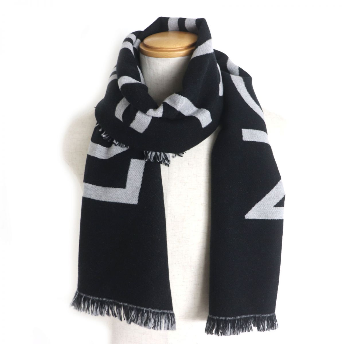Louis Vuitton Scarf Main