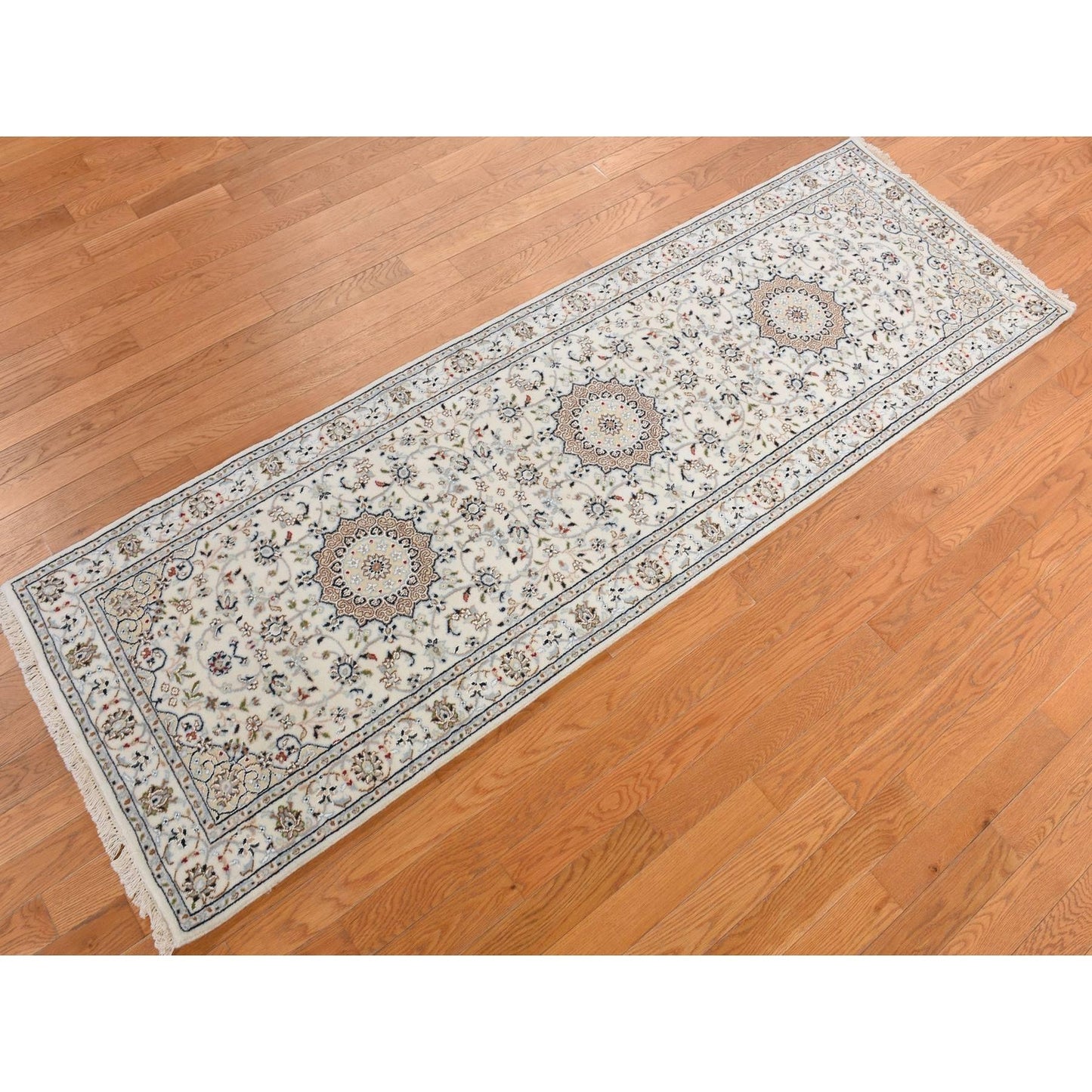 2'9"X8'6" White Nain With Center Motif Flower Design Runner Oriental Rug