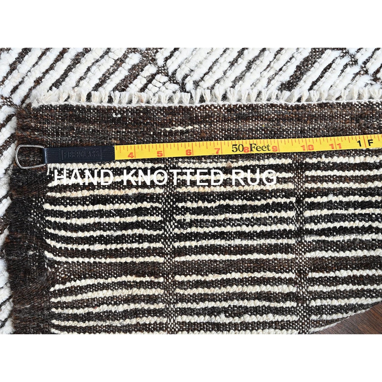 2'1"X2'8" White Moroccan Weave With Grid Design Wool Hand Knotted Mat Rug