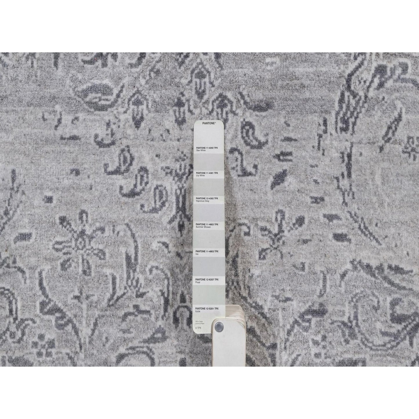 4'X5'10" Cloud Gray Wool And Silk Rug Damask Design Hand Knotted Oriental