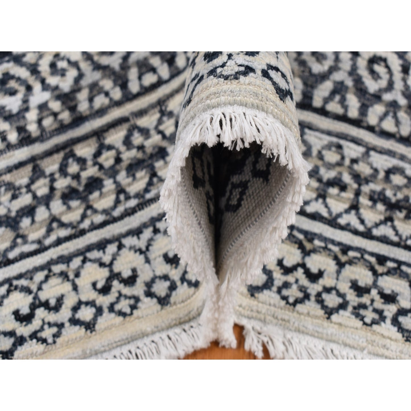 9'X12'3" Vista White Hand Knotted Pure Silk Small Repetitive Design Rug