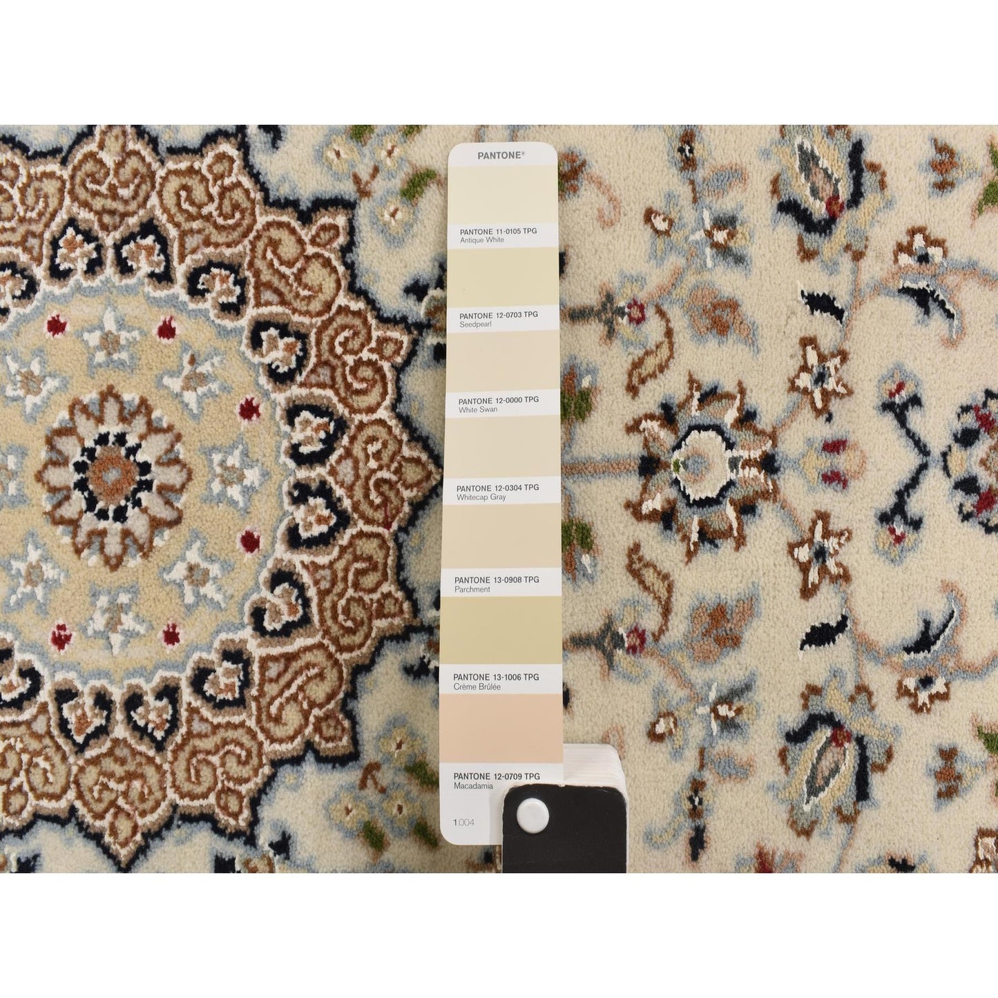 2'9"X8'6" White Nain With Center Motif Flower Design Runner Oriental Rug