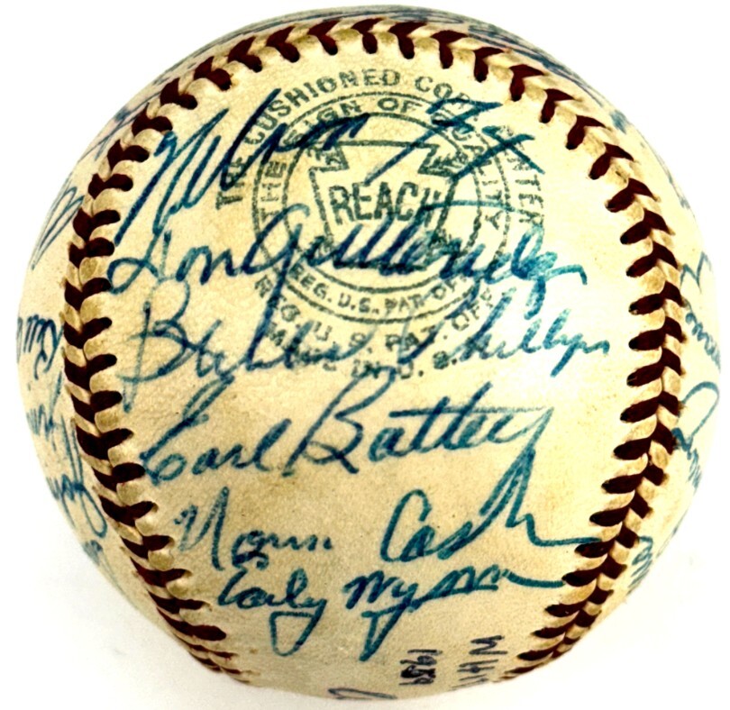 1959 Chicago White Sox Team Signed Baseball (26)
