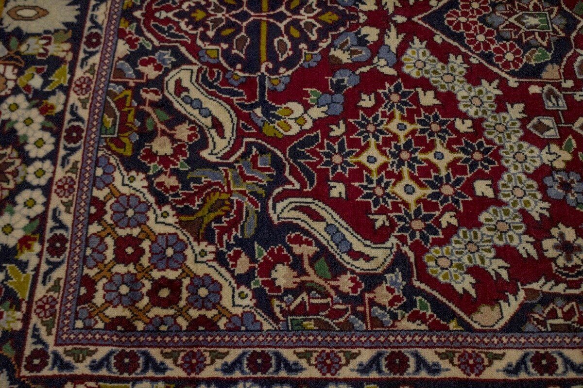 Hand-Knotted Vintage Oriental Rug Classic Floral