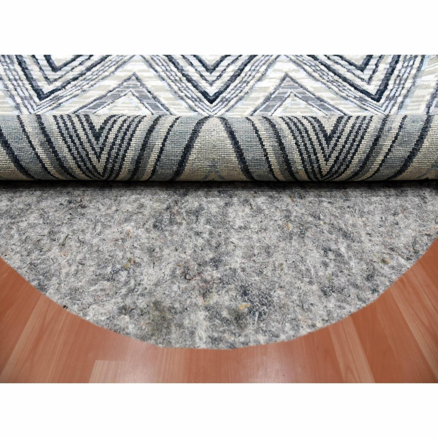 6'X6' Round Chevron Design Wool And Pure Silk Hand Knotted Ivory Rug