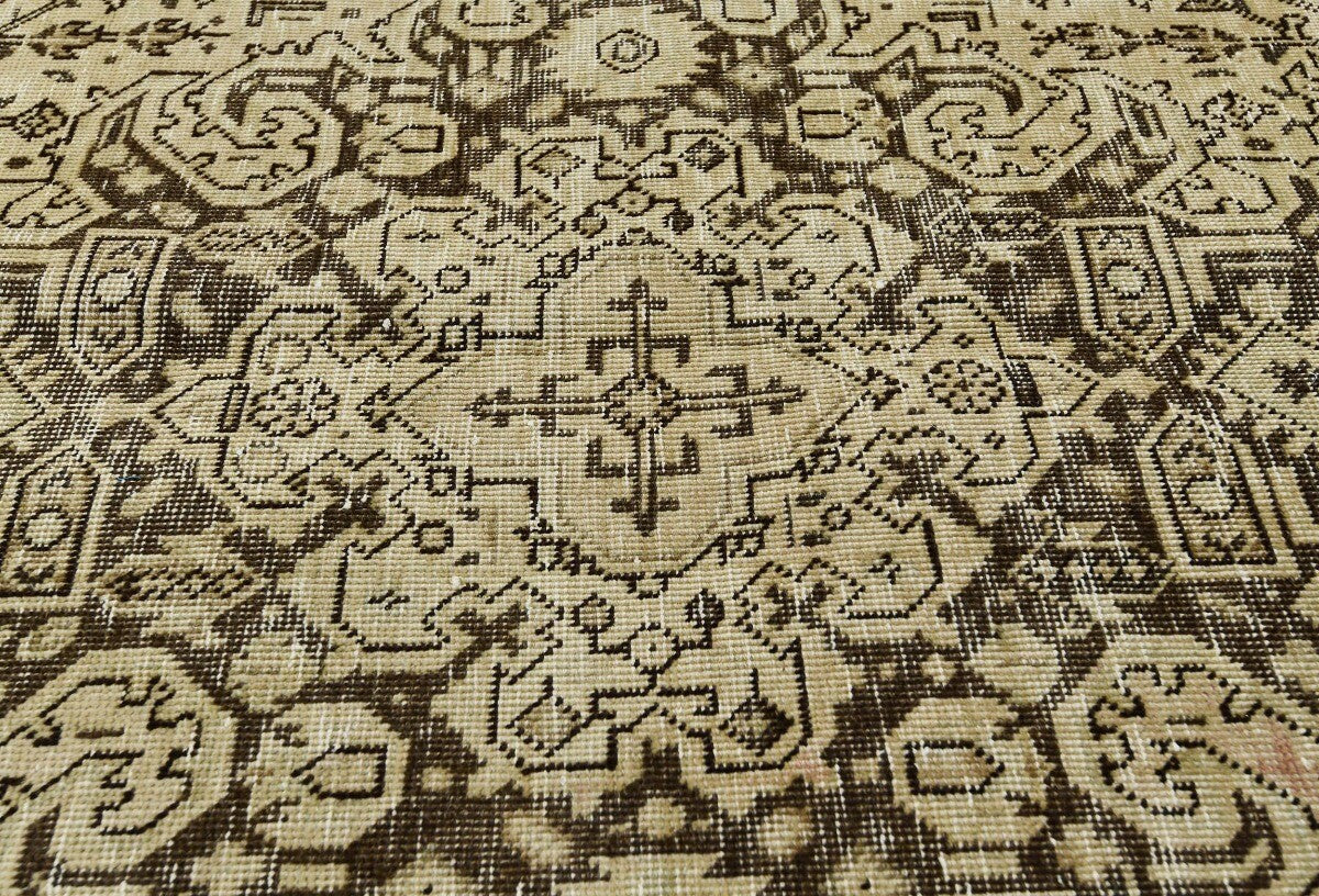 Distressed Antique Rug Muted Classic Floral