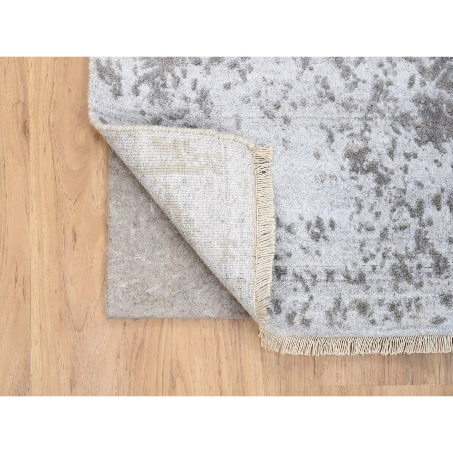 4'2"X6' Broken Farsian Design Wool And Pure Silk Hand Knotted Ivory Rug