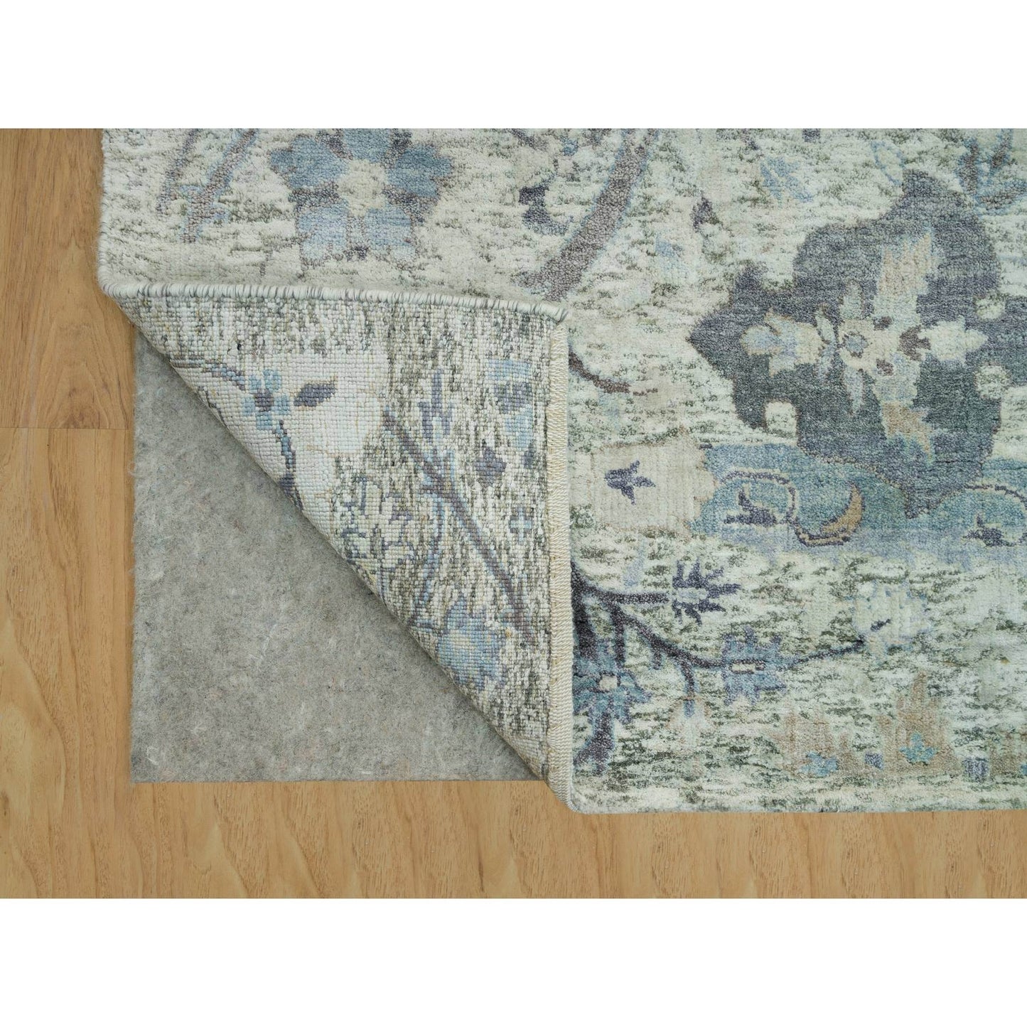 8'X8' Delicate White Sickle Leaf Hand Knotted Silk And Wool Square Rug