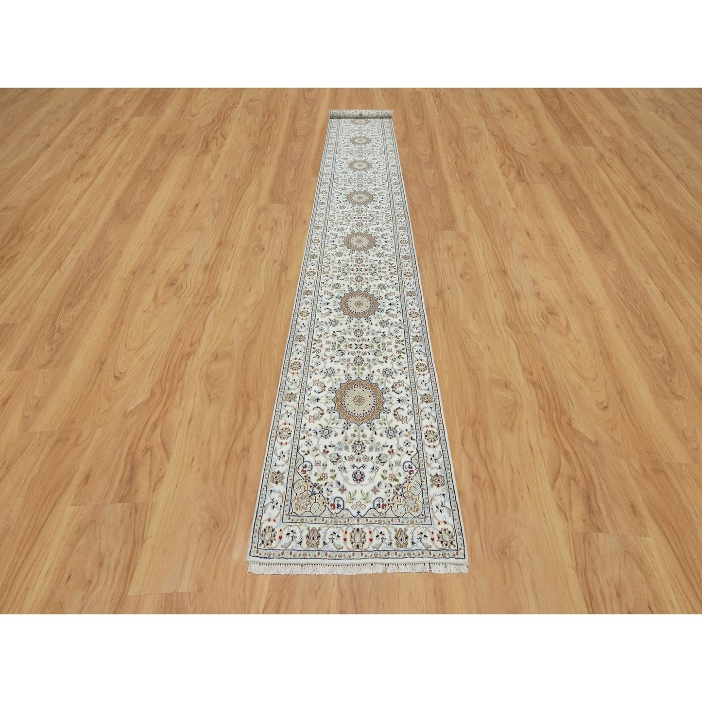 2'8"X17'8" Daisy White Nain 250 Kpsi Hand Knotted Wool & Silk Runner Rug