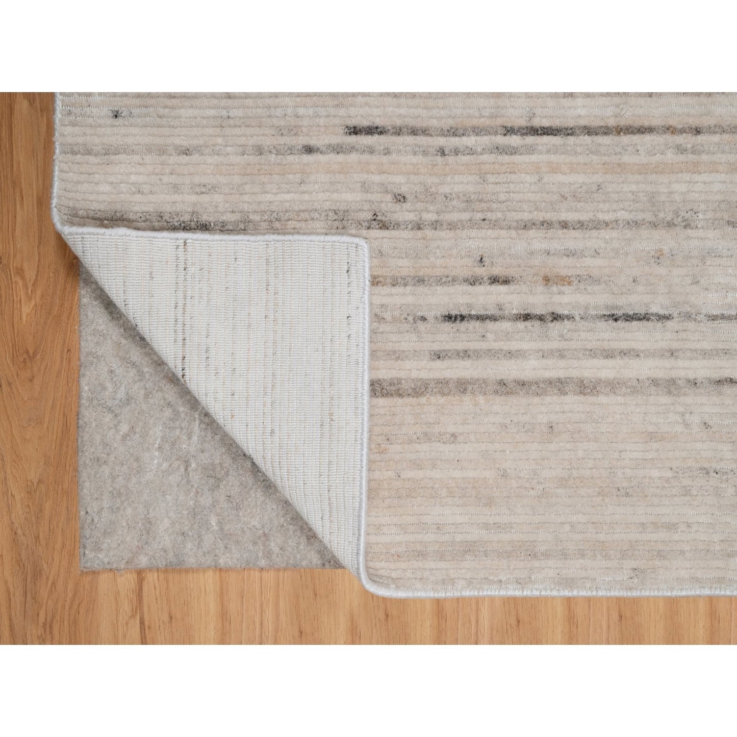 5'X8' White Variegated Textured Modern Design Pure Wool Hand Loomed Rug