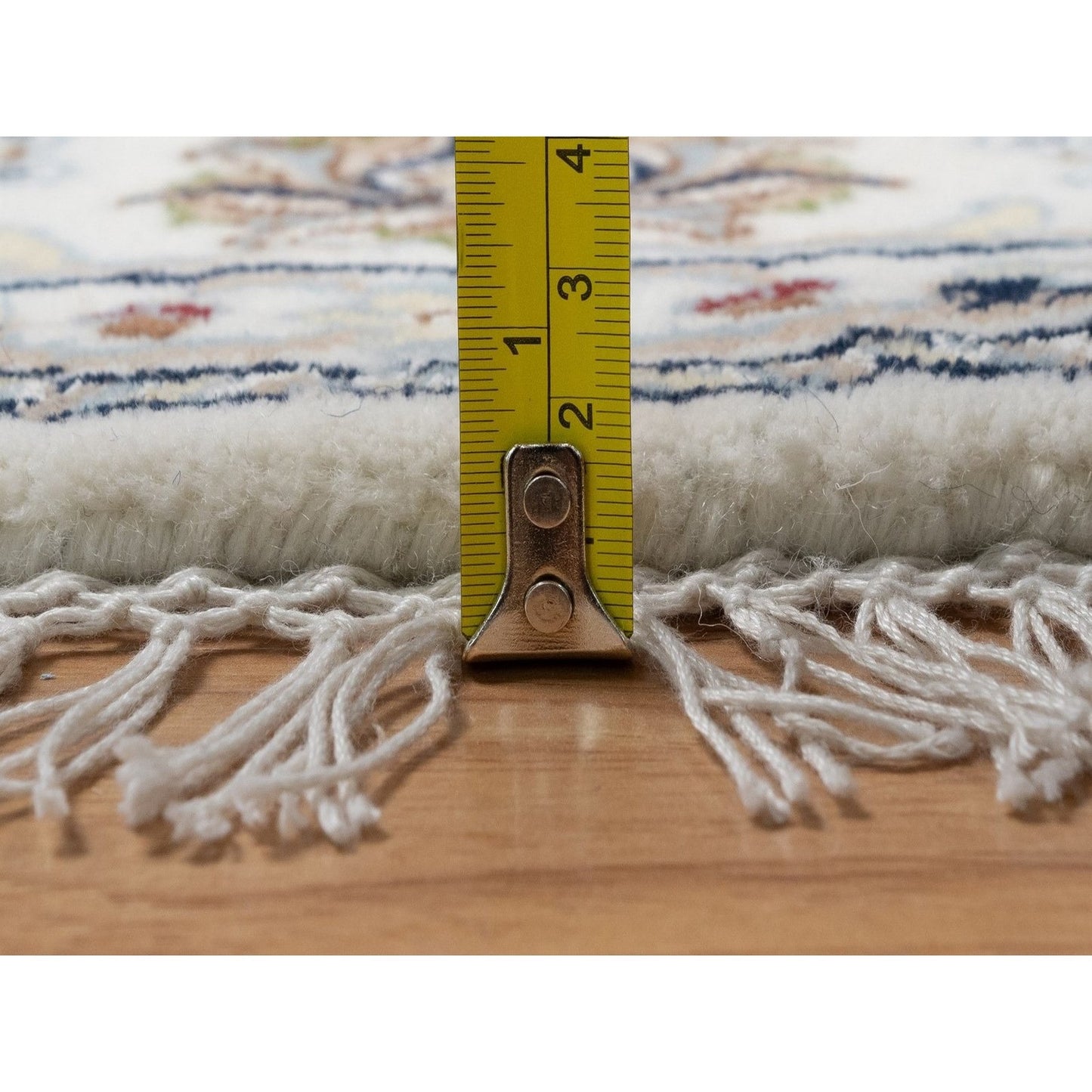 5'X5' Ivory Nain With Flower Design Hand Knotted Wool And Silk Round Rug
