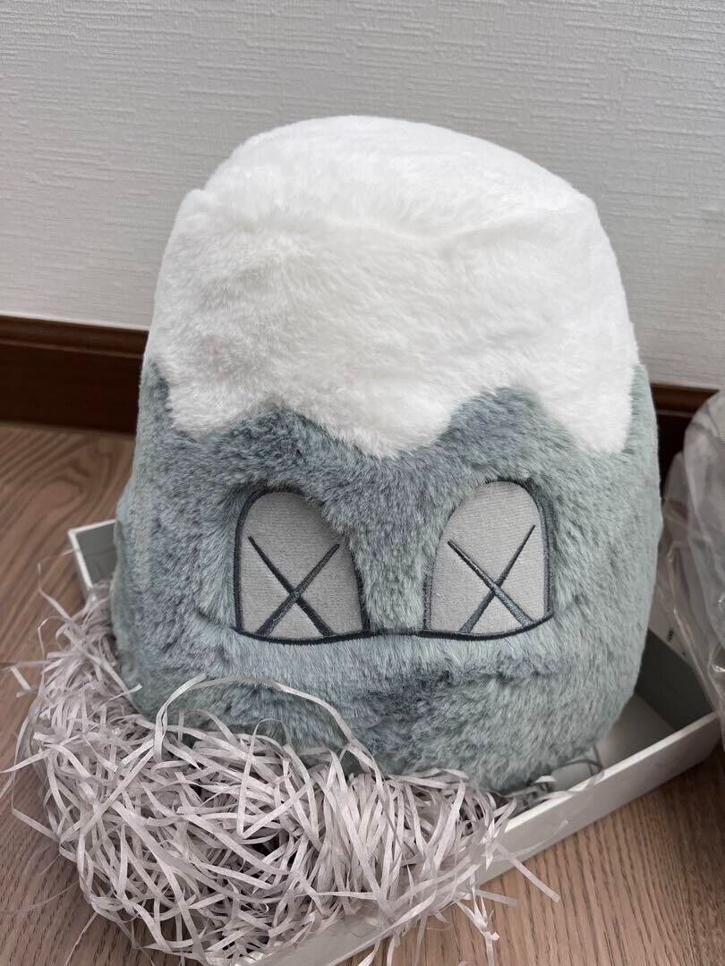 Kaws : Holiday Japan Limited Edition - Mount Fuji