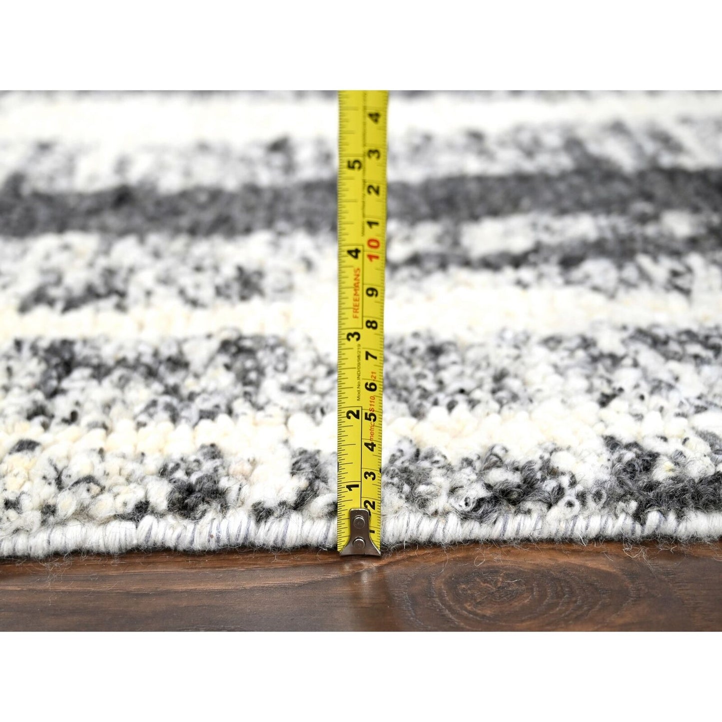 10'X13'8" Ivory And Black Wool Modern Design Hand Knotted Oriental Rug