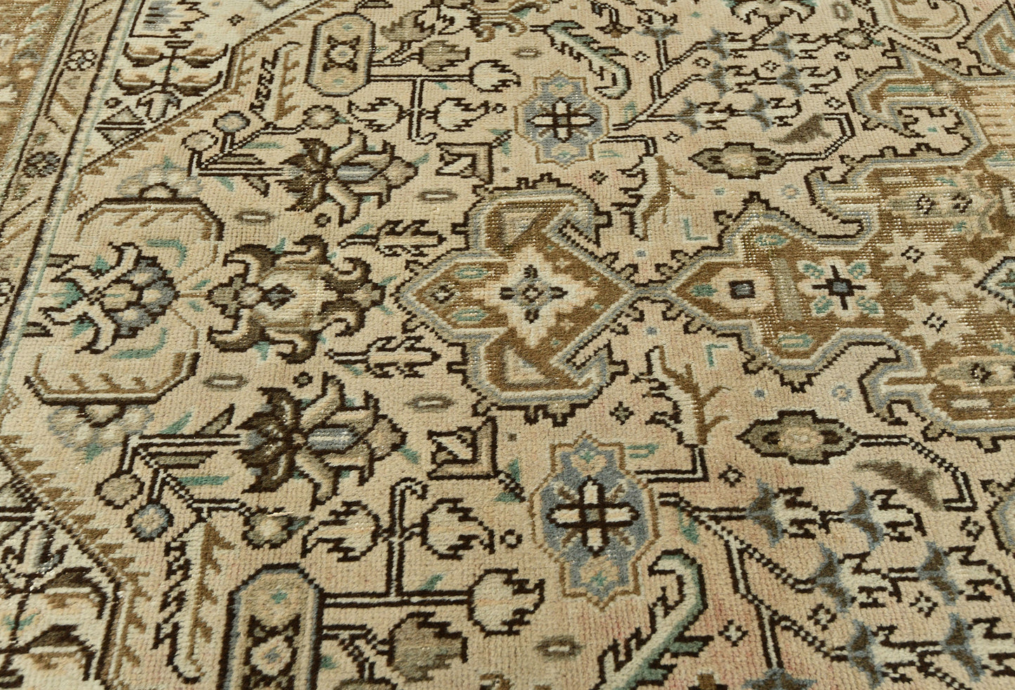 Vintage Oriental Rug Muted Floral Classic Carpet