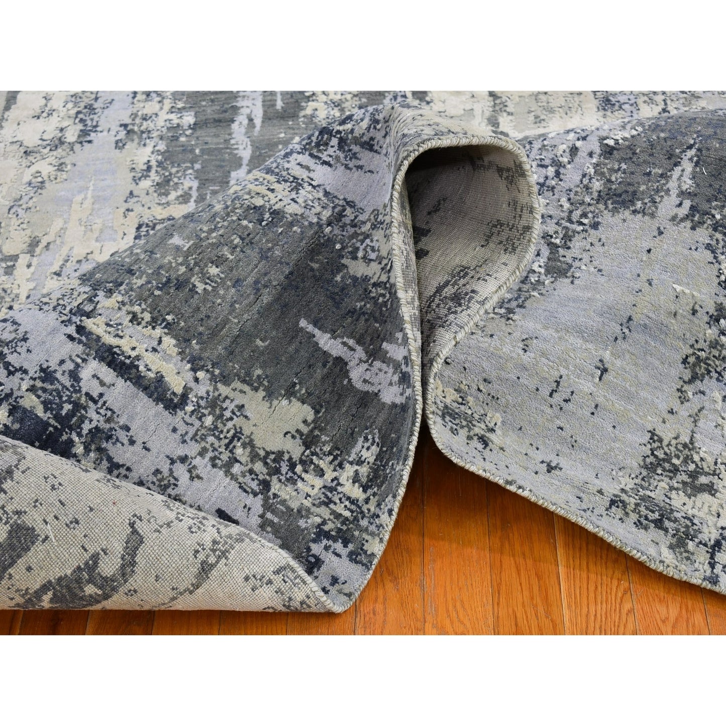 8'2"X10'2" Abstract Design Wool And Pure Silk Hand Knotted Oriental Rug