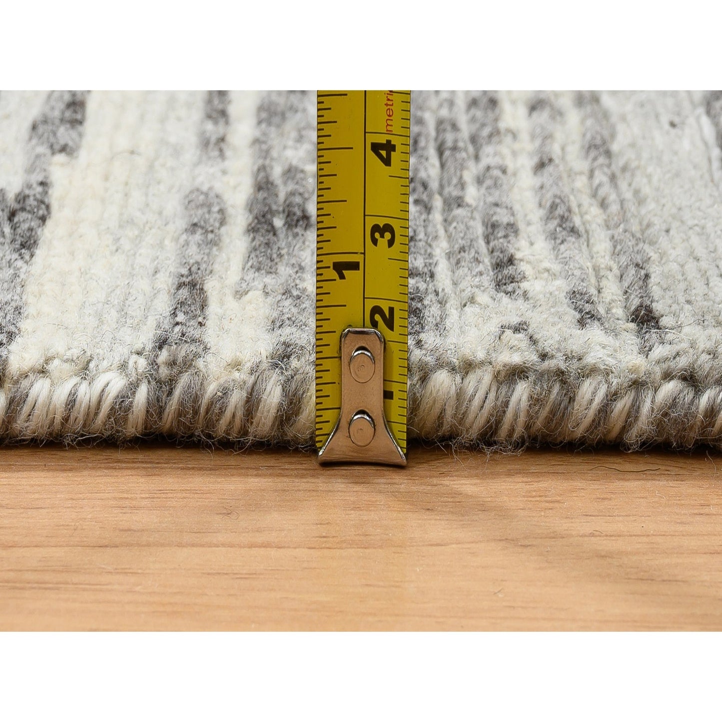 4'X6'1" Light Gray Modern Design Natural Wool Hand Knotted Rug