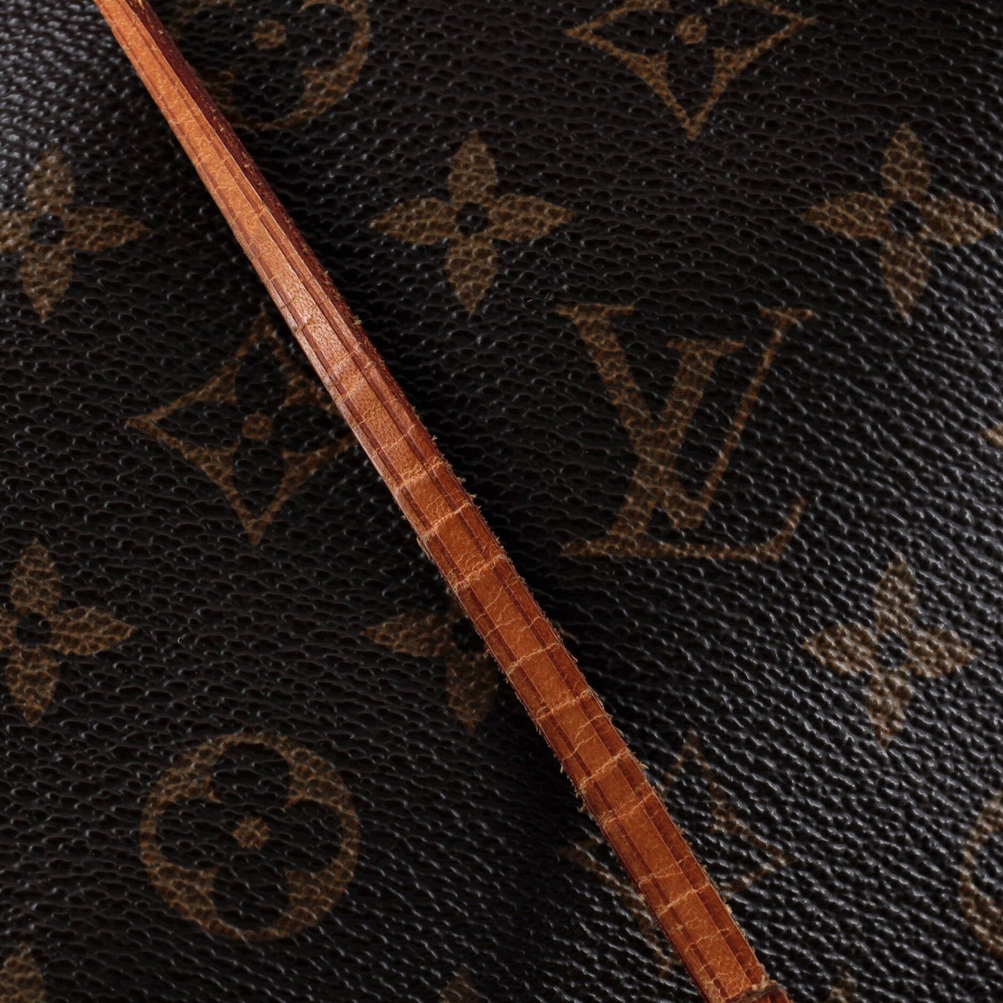 Louis Vuitton Artsy Handbag Monogram Canvas Gm
