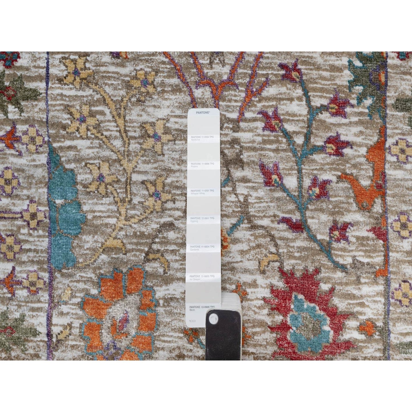 2'8"X16'2" White Vase Design Silk & Textured Wool Hand Knotted Runner Rug