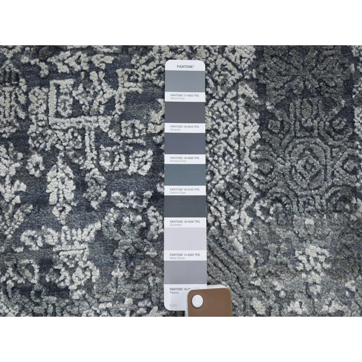 6'1"X6'1" Gray Wool And Pure Silk Jewellery Design Hand Knotted Round Rug