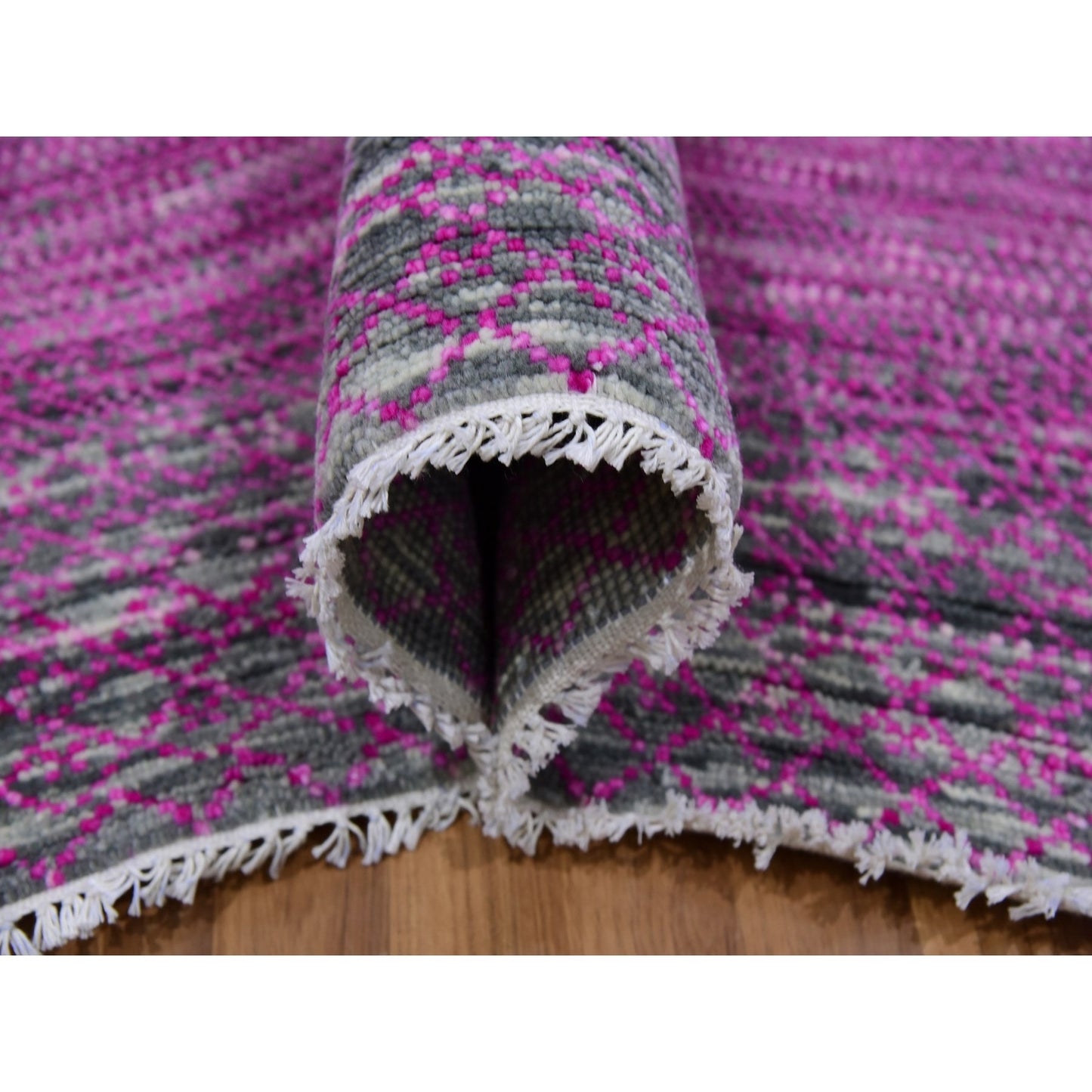 7'10"X10'1" Taffy Pink Dyed Wool Chiaroscuro Collection Hand Knotted Rug