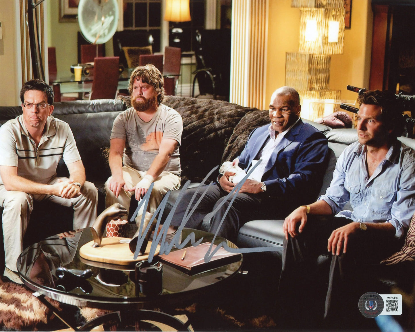 (Beckett) Mike Tyson Autographed Hangover 8x10 Photo