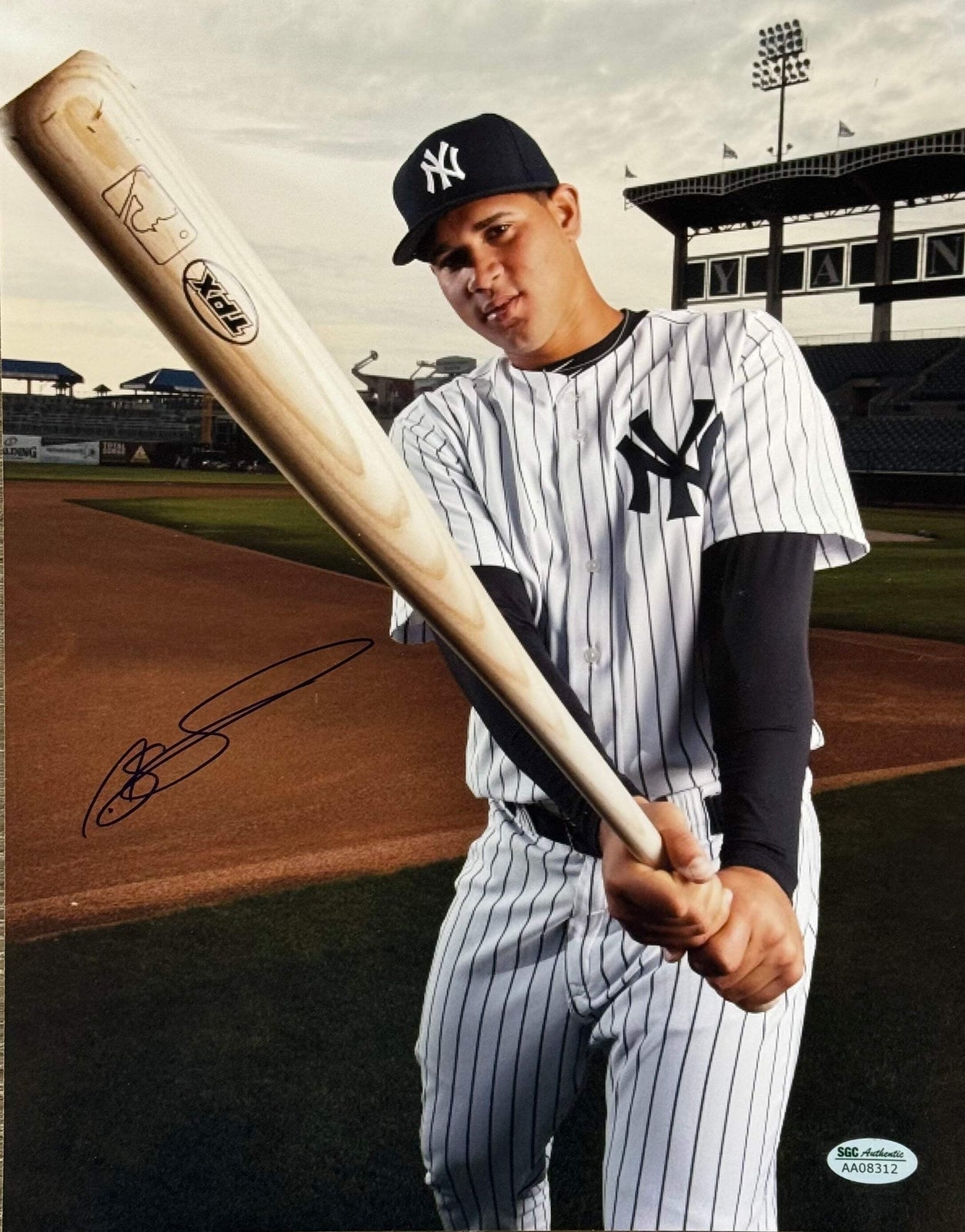 Gary Sanchez Autographed Yankees 11X14 Photo (Sgc)