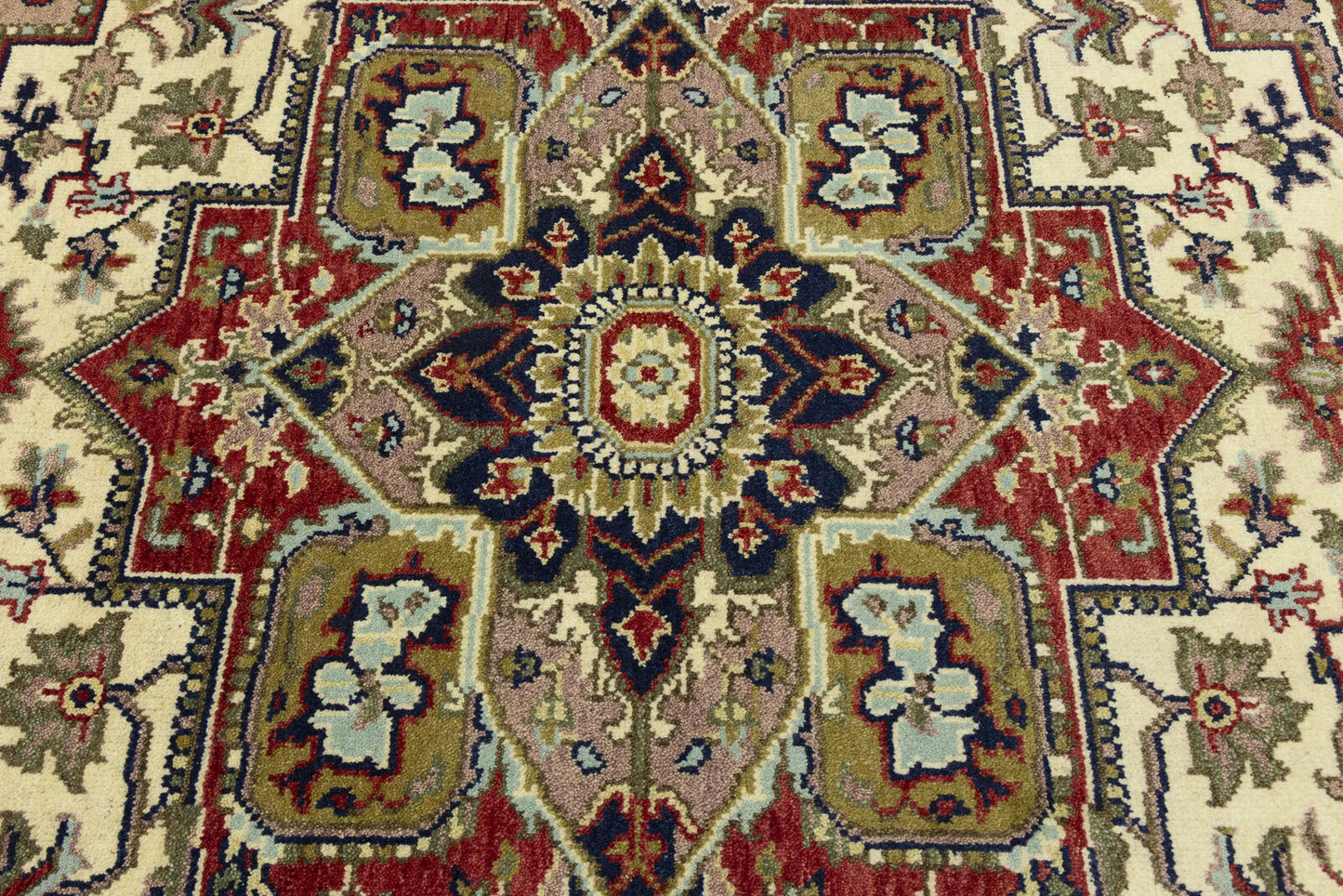 Handmade Scarlet Red Traditional Wool Heriz