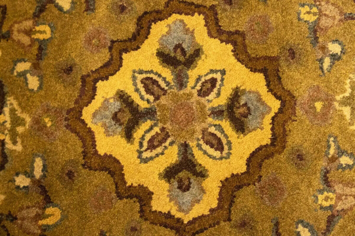 Hand-Tufted Dark Brown Classic Floral Rug