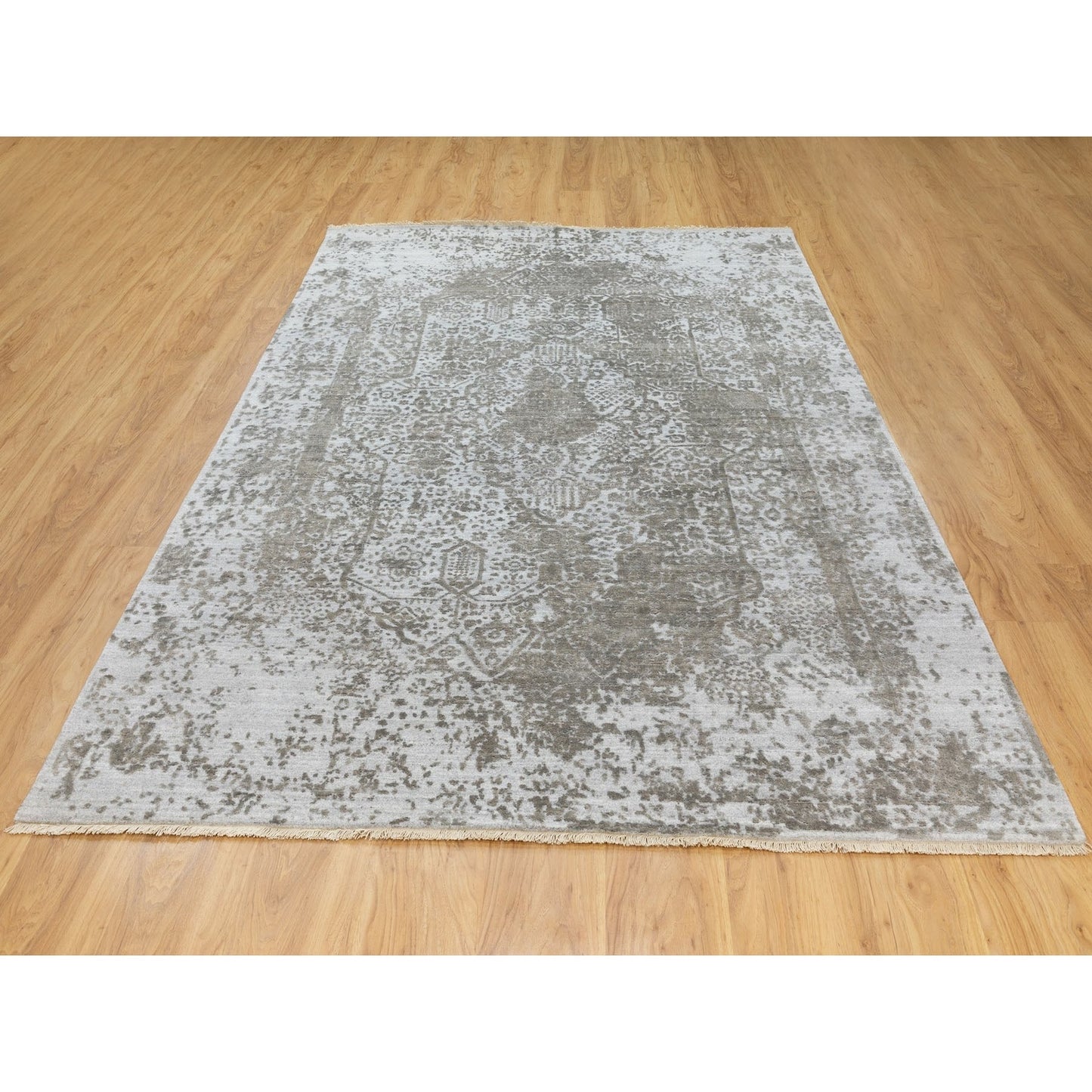 6'X9' Grey Broken Farsian Design Wool And Silk Hand Knotted Oriental Rug