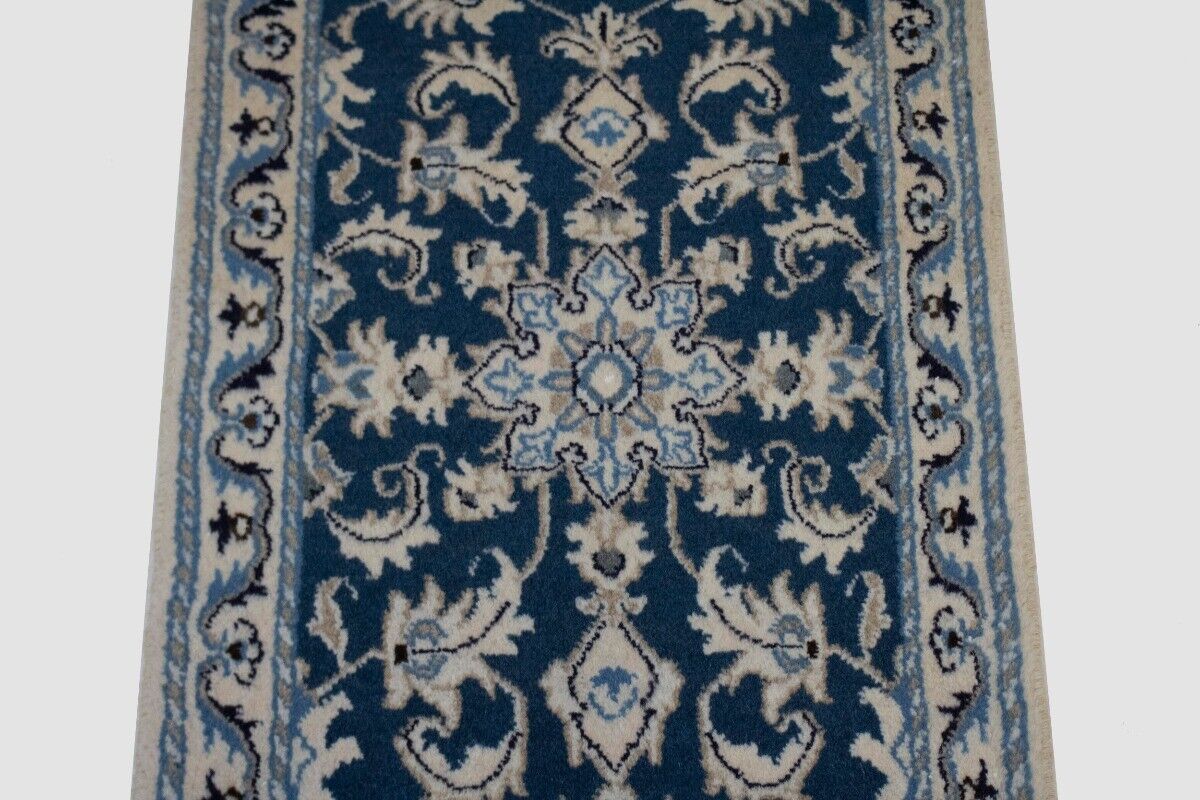 Hand-Knotted Oriental Rug Small Classic Floral