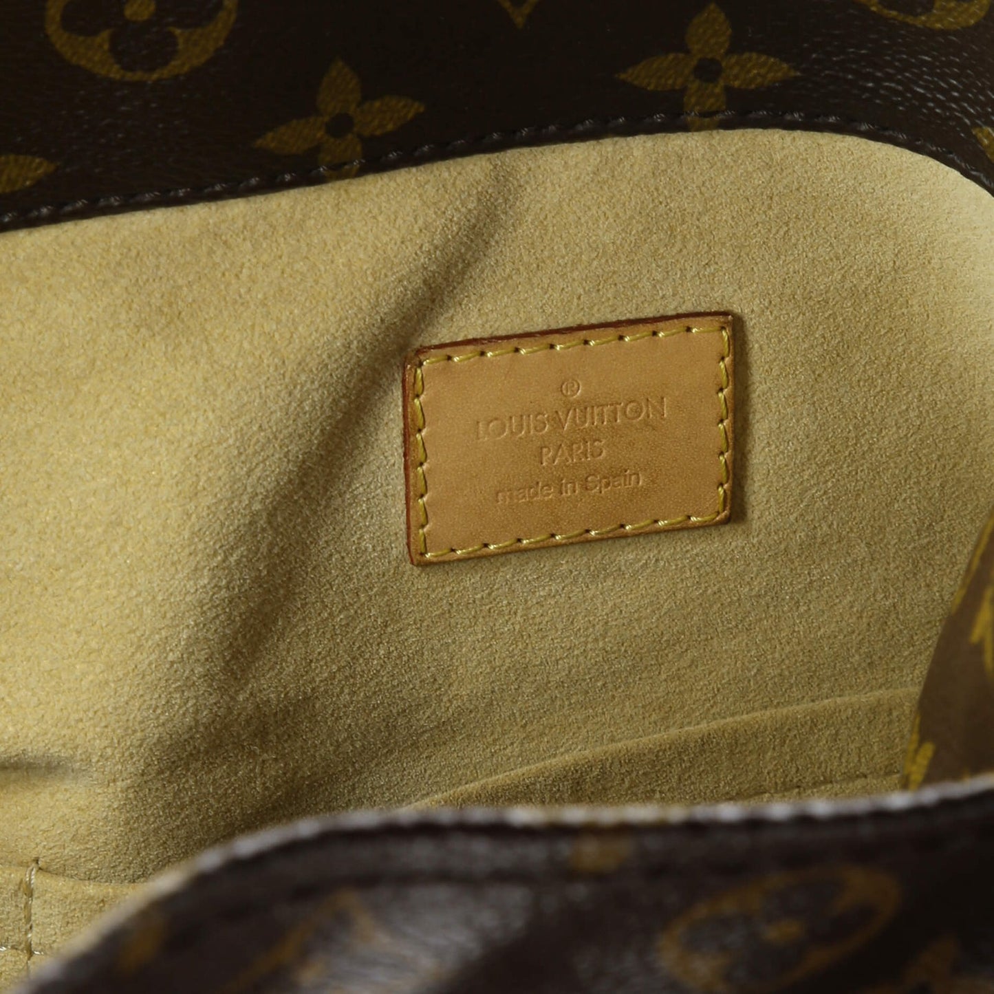 Louis Vuitton Artsy Handbag Monogram Canvas Gm