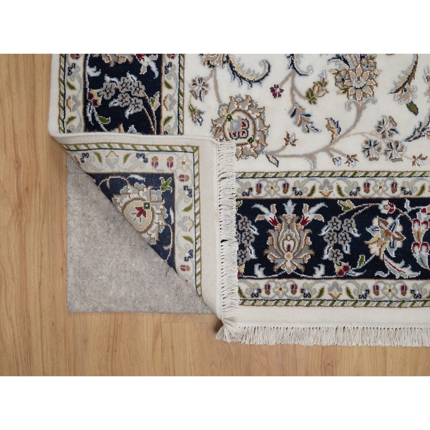 5'9"X9'2" Ivory Wool And Silk Nain With Flower Design Hand Knotted Rug