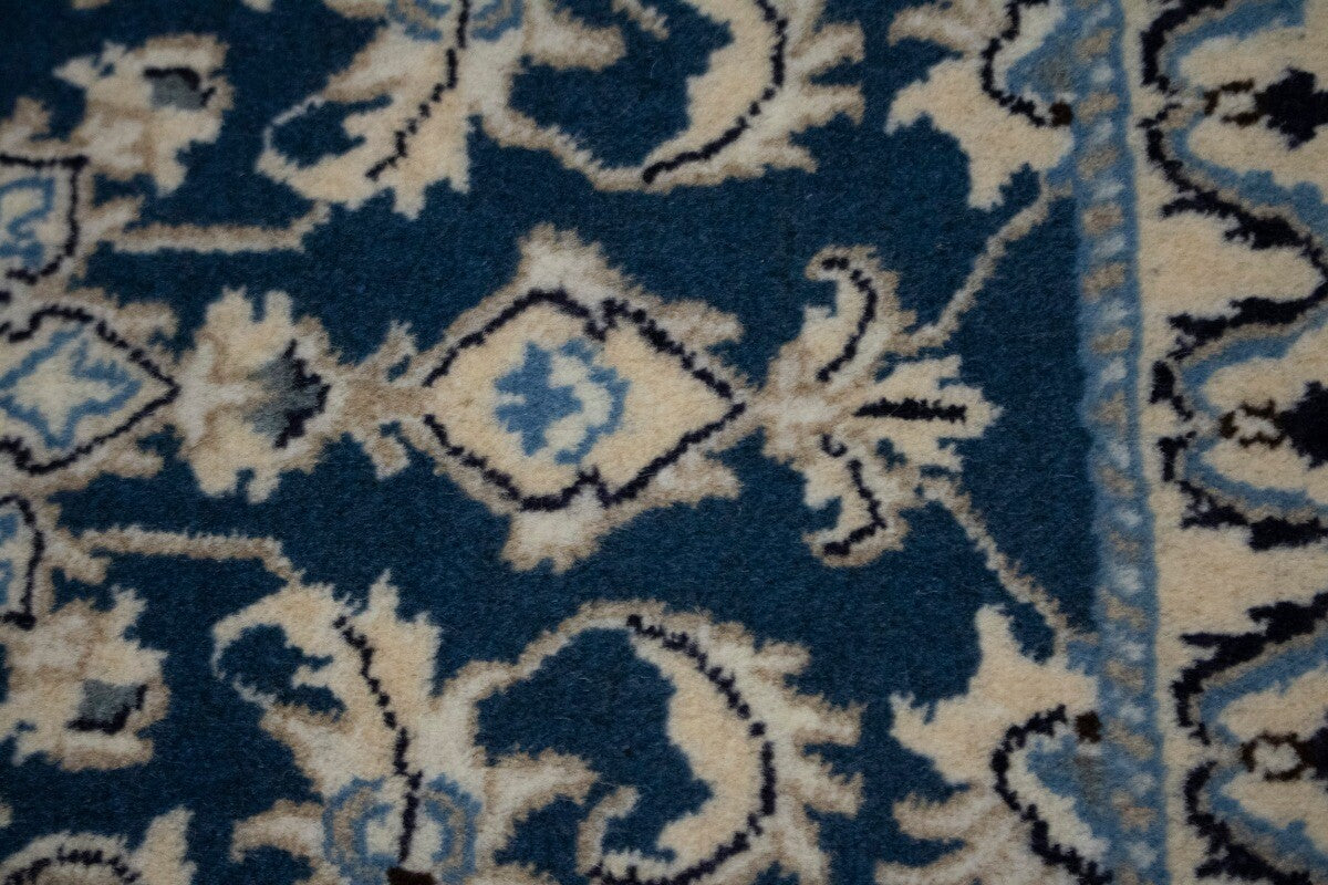 Hand-Knotted Oriental Rug Small Classic Floral