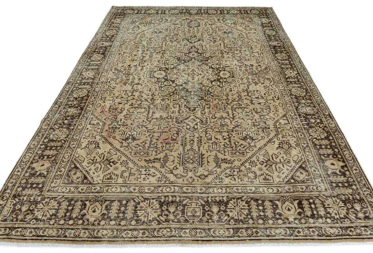 Distressed Antique Rug Muted Classic Floral