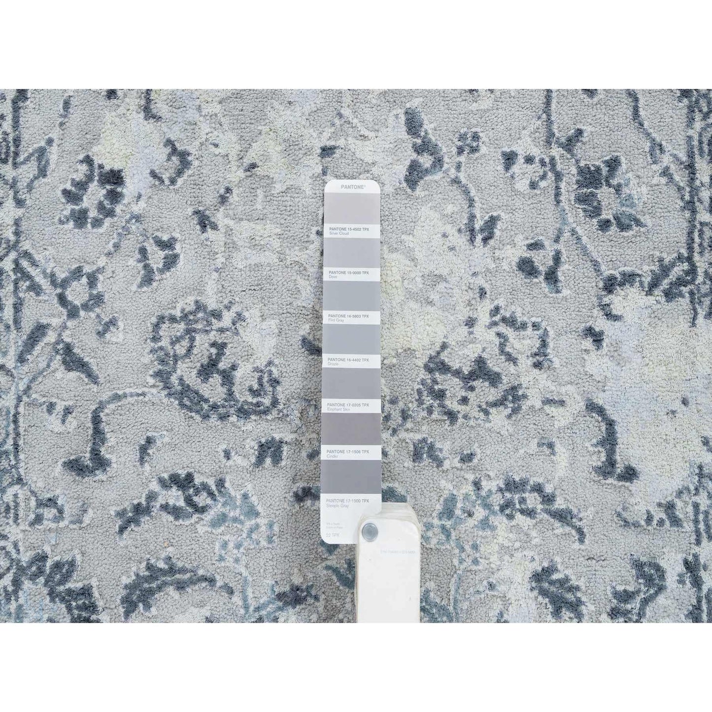 2'9"X7'8" Gray Silk/Wool Hand Knotted Broken Kishoon Design Runner Rug