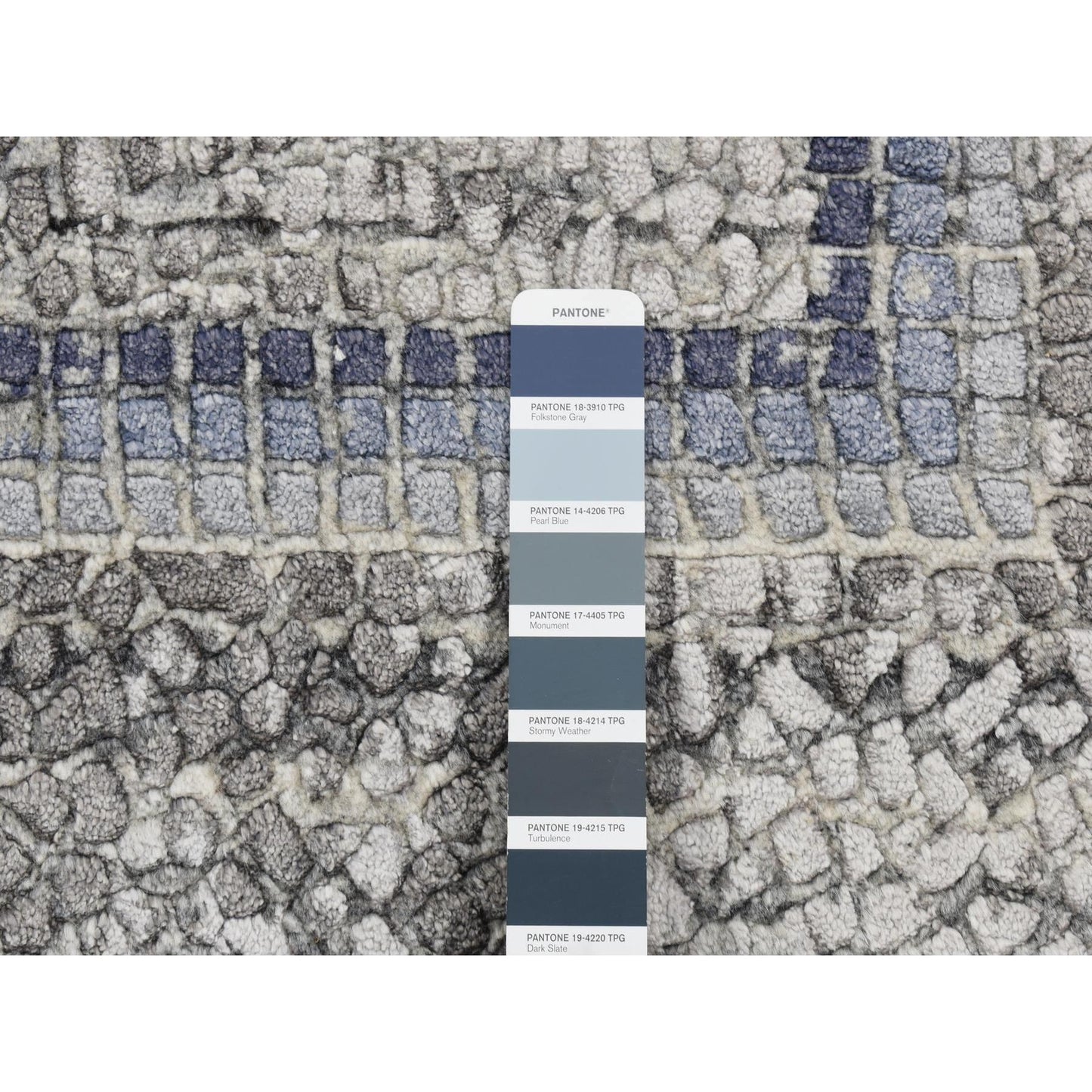 5'2"X6'10" Timberwolf Gray Silken Roman Mosaic Design Hand Knotted Rug