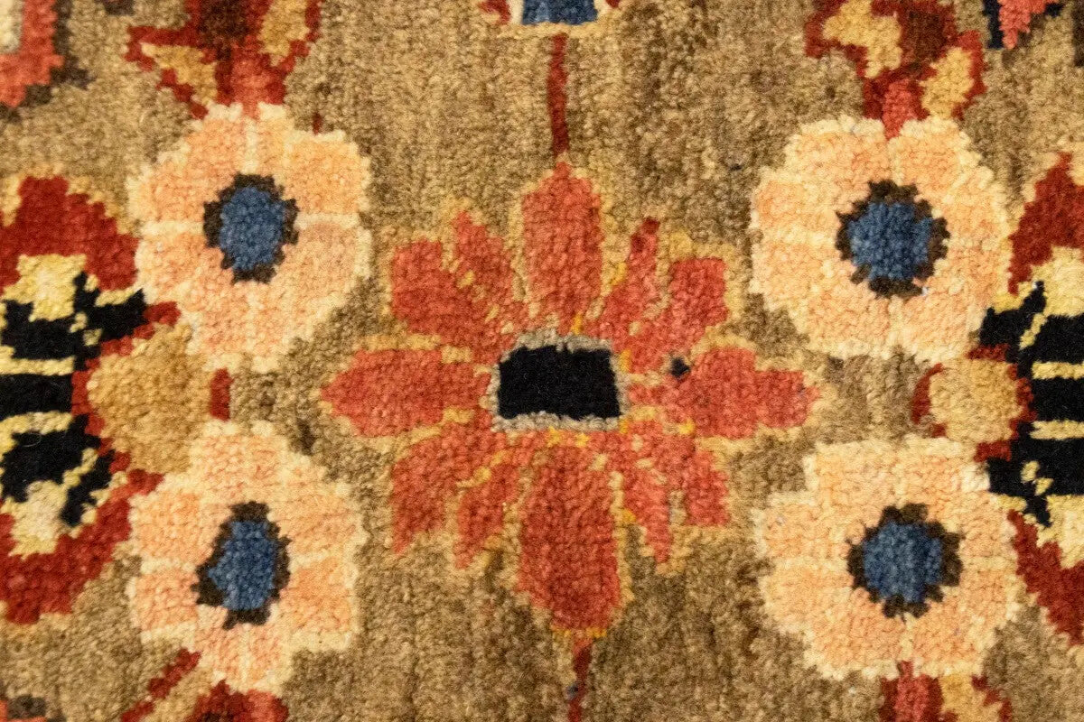 Antique Traditional Floral Oriental Rug Bedroom