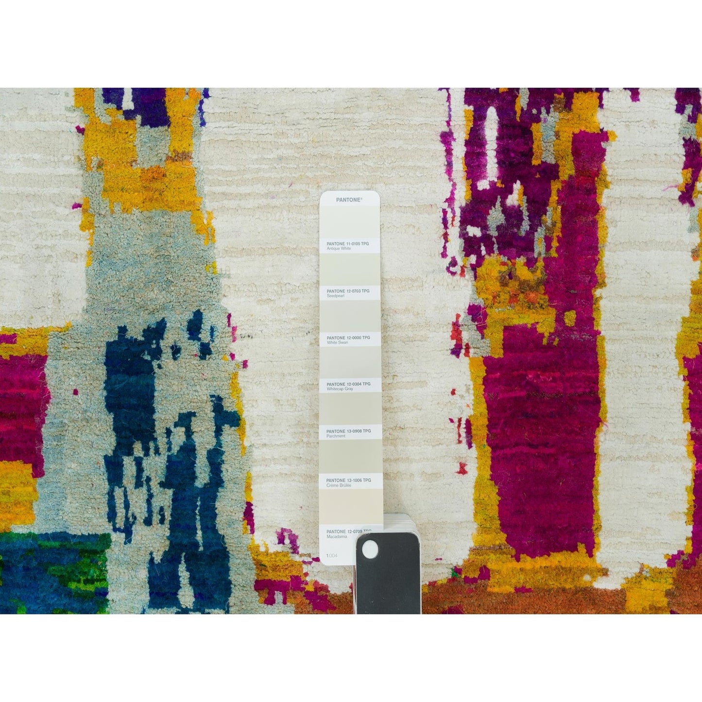4'X5'10" Castle Ivory Abstract Motifs Wool And Sari Silk Hand Knotted Rug