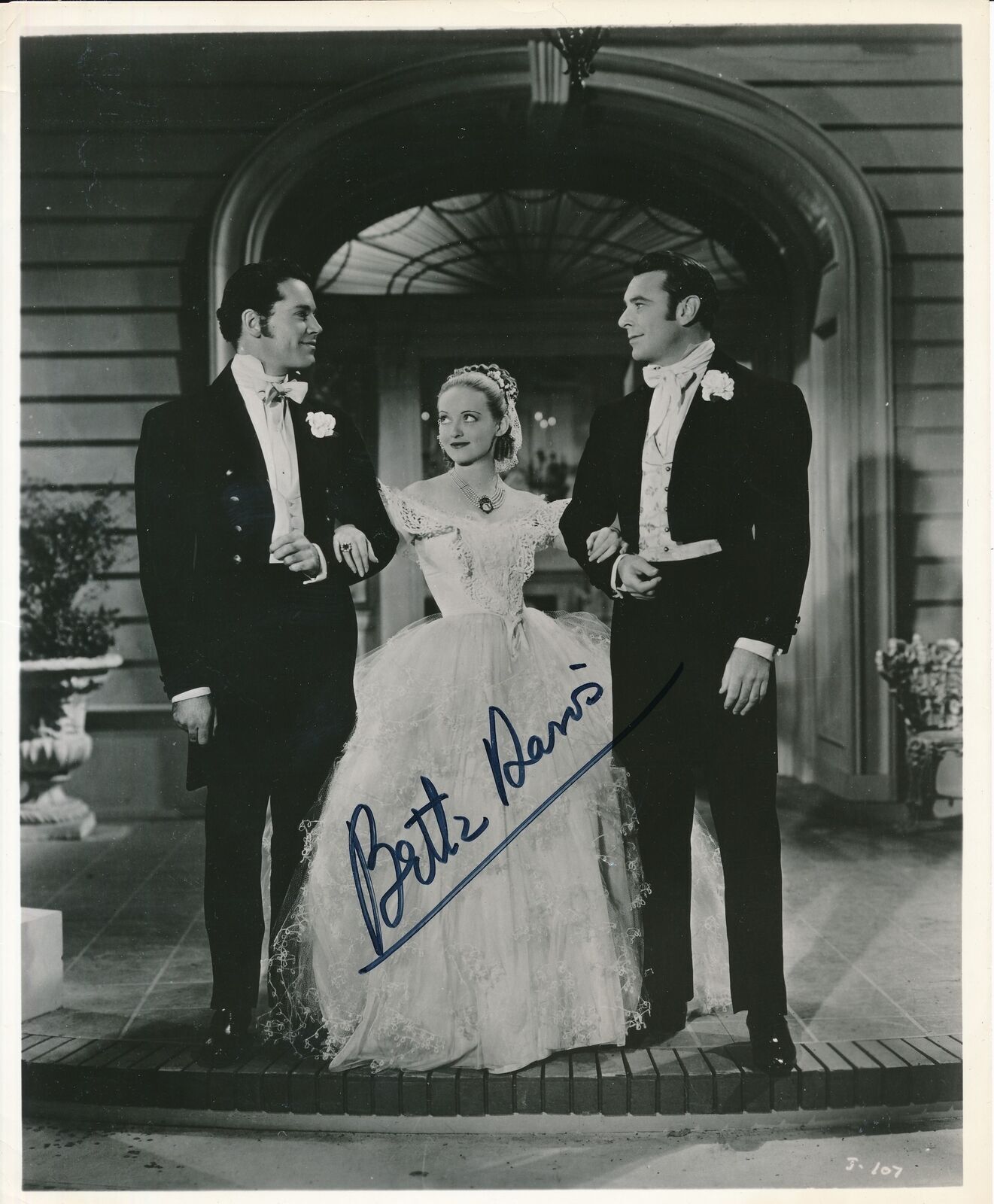 Bette Davis Actress Autographed Vintage 8X10 B/W