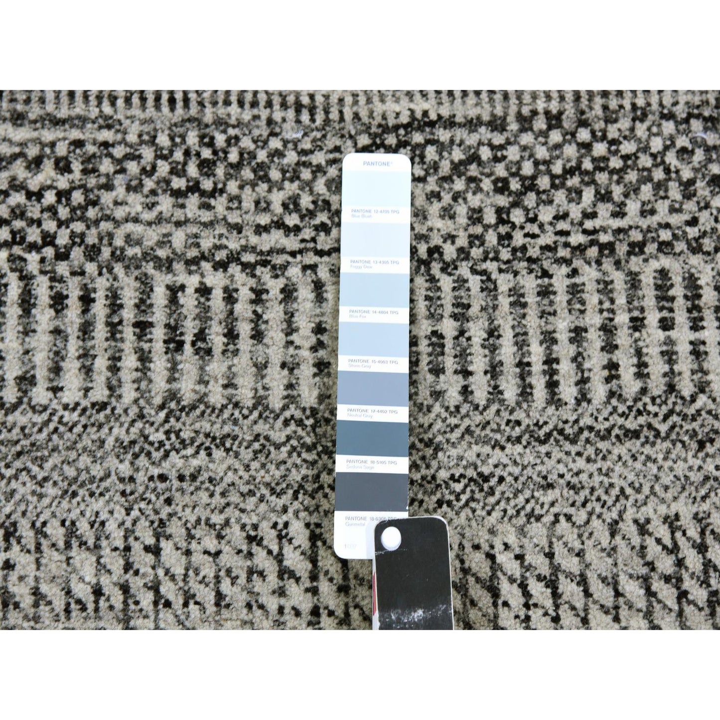 2'5"X4'1" Ice Gray Grass Design Undyed 100% Wool Hand Knotted Rug