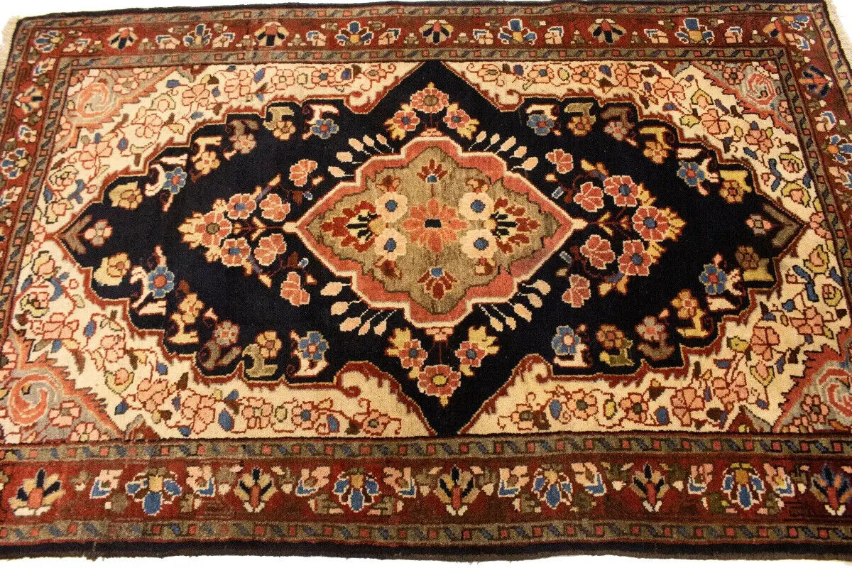 Antique Traditional Floral Oriental Rug Bedroom