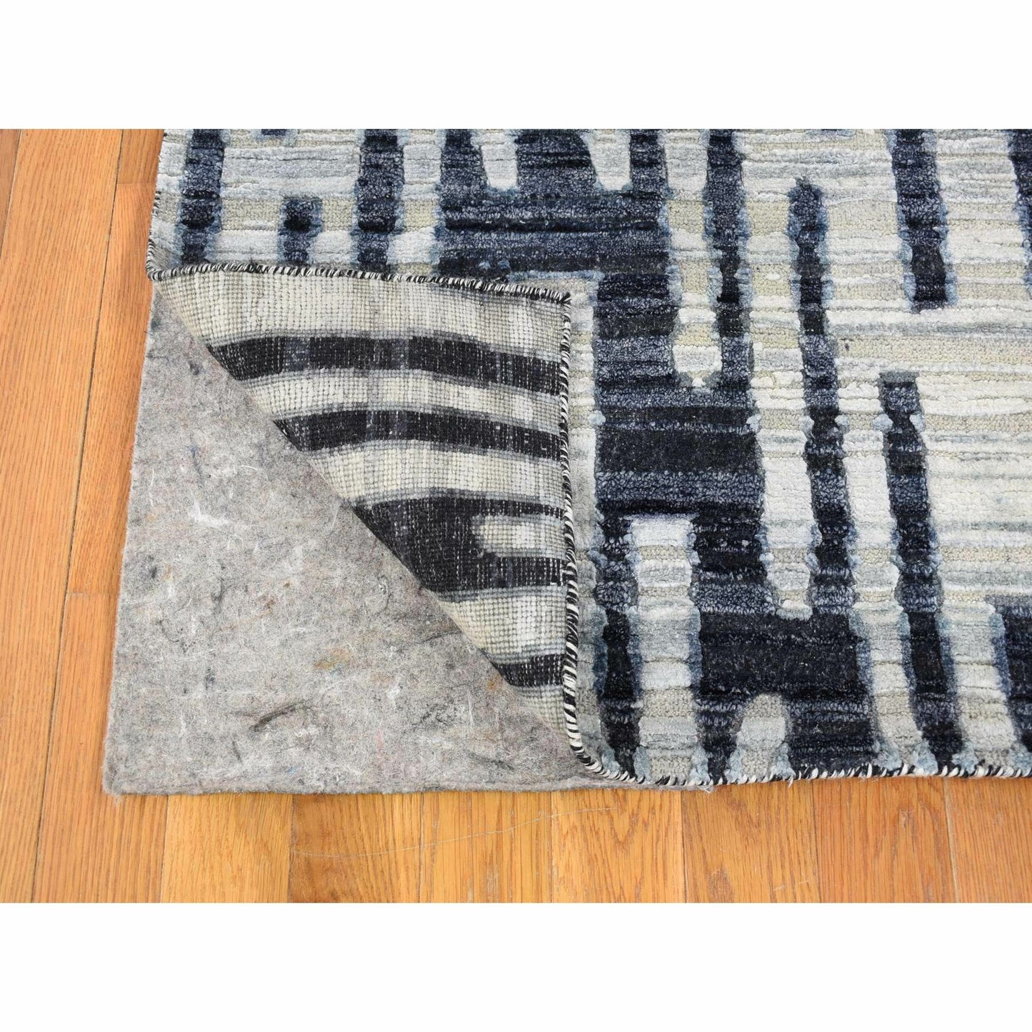 8'X10'1" Zig Zag Design Black And White Pure Silk And Textured Wool Rug