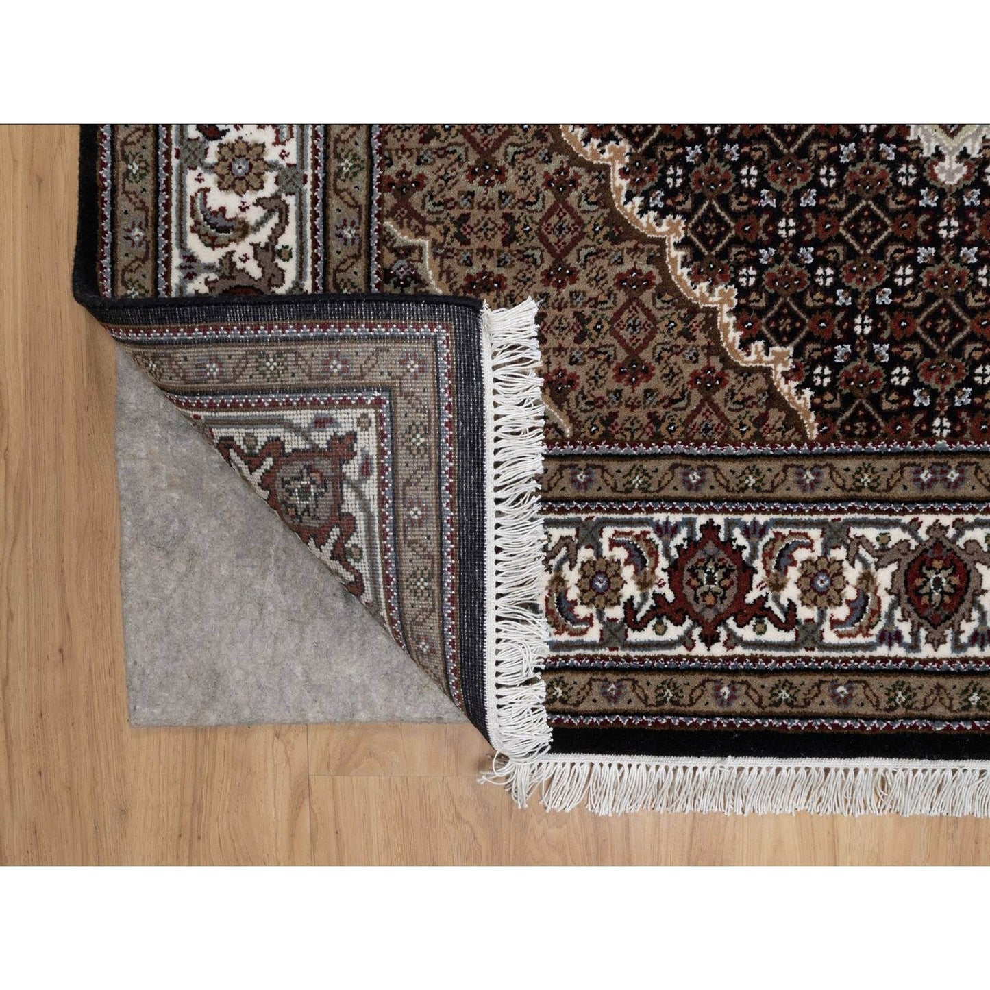 5'X7' Black Tebraz Mahi With Fish Medallion Design Wool Hand Knotted Rug