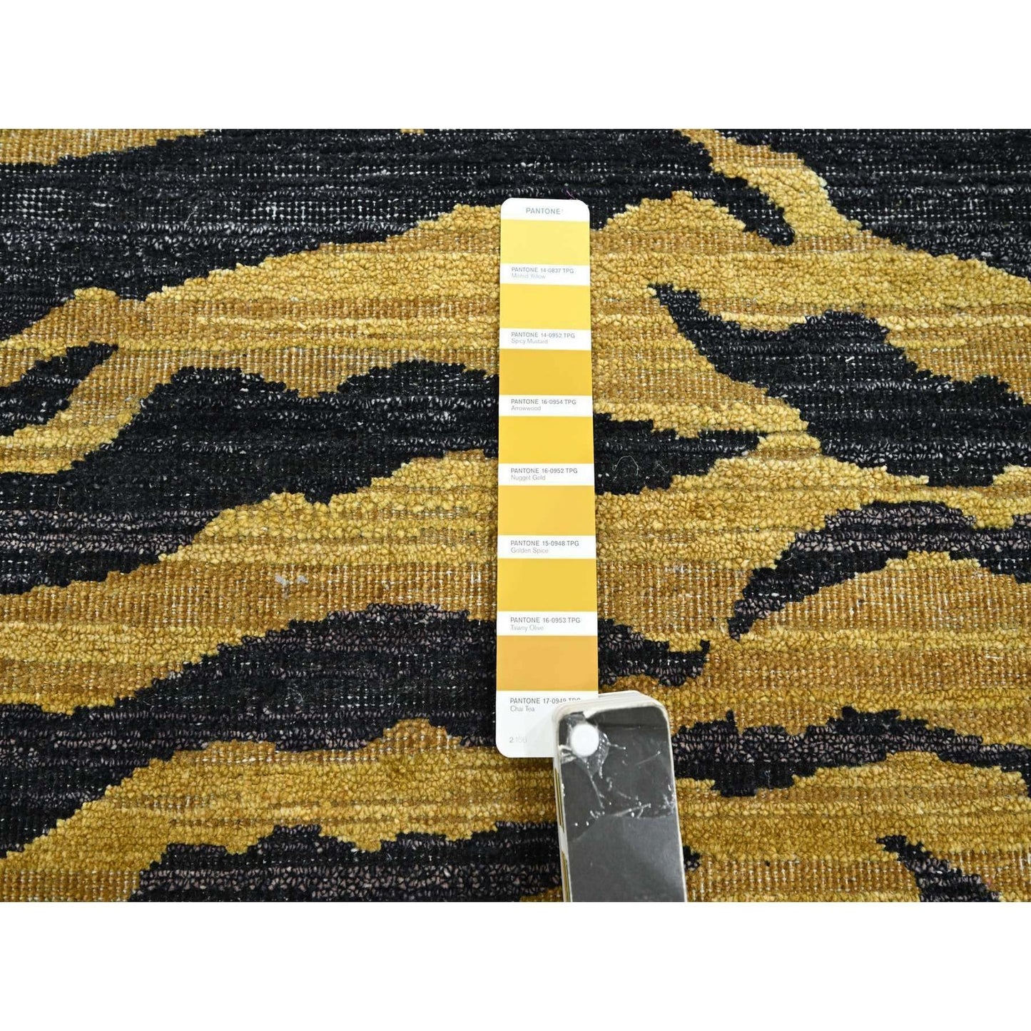 2'6"X12' Black-Gold Tiger Skin Design 100% Wool Hand Knotted Runner Rug
