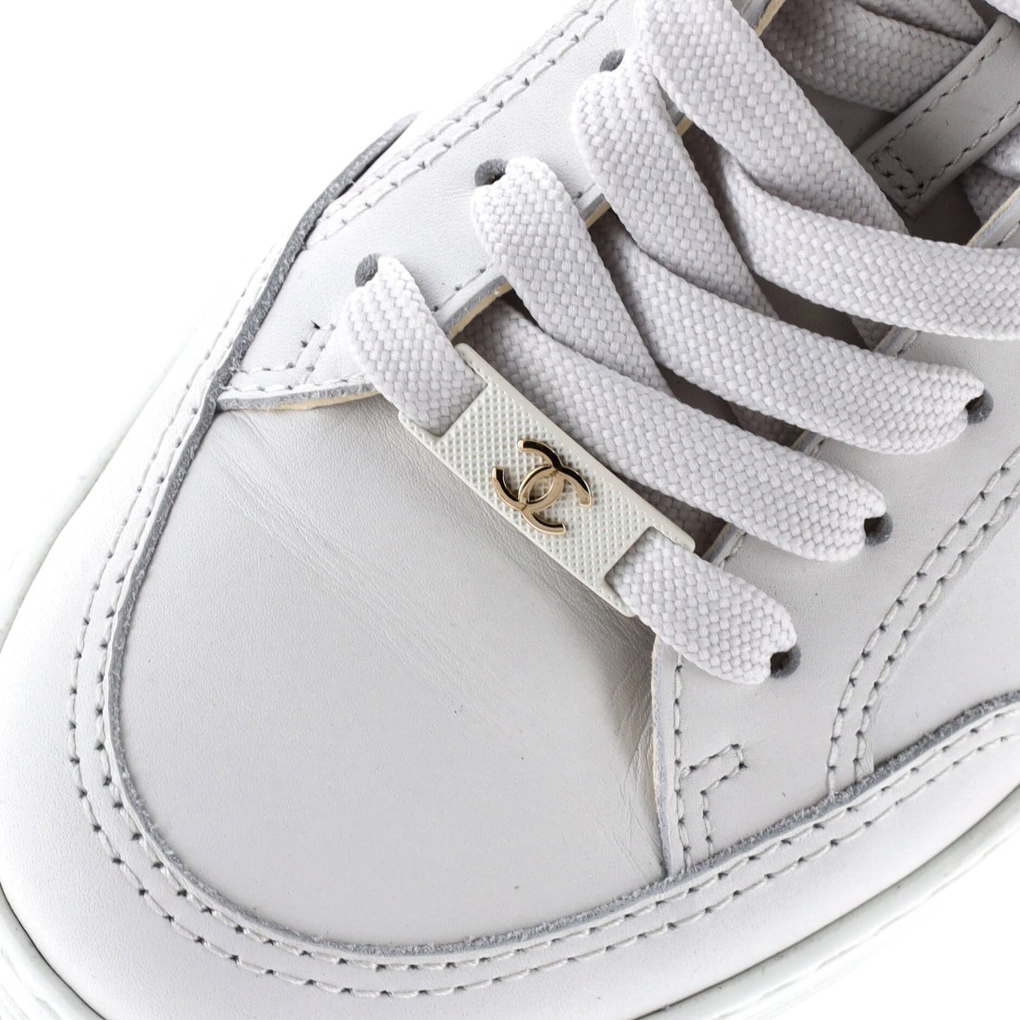 Chanel Women'S Cc Logo Low-Top Sneakers Leather