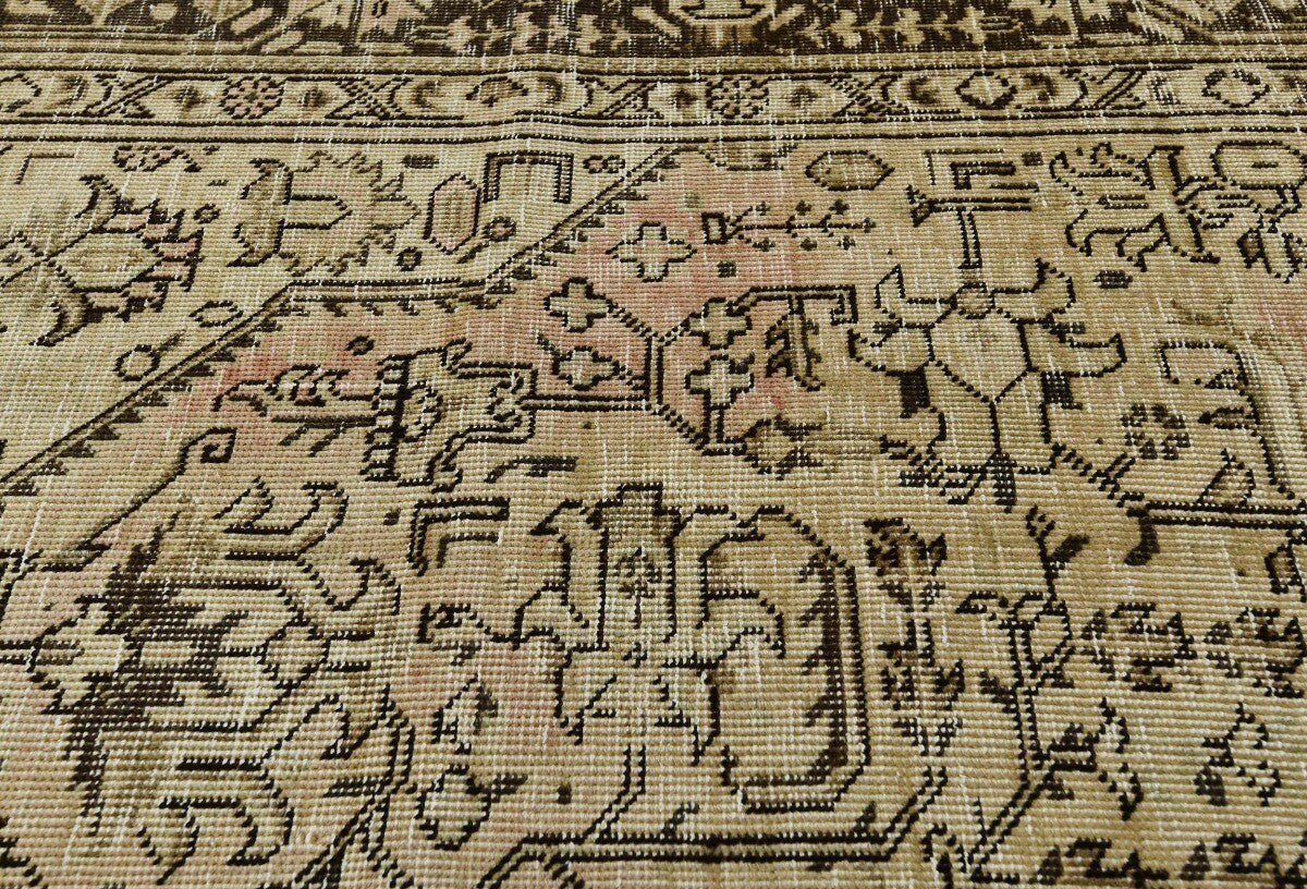 Distressed Antique Rug Muted Classic Floral